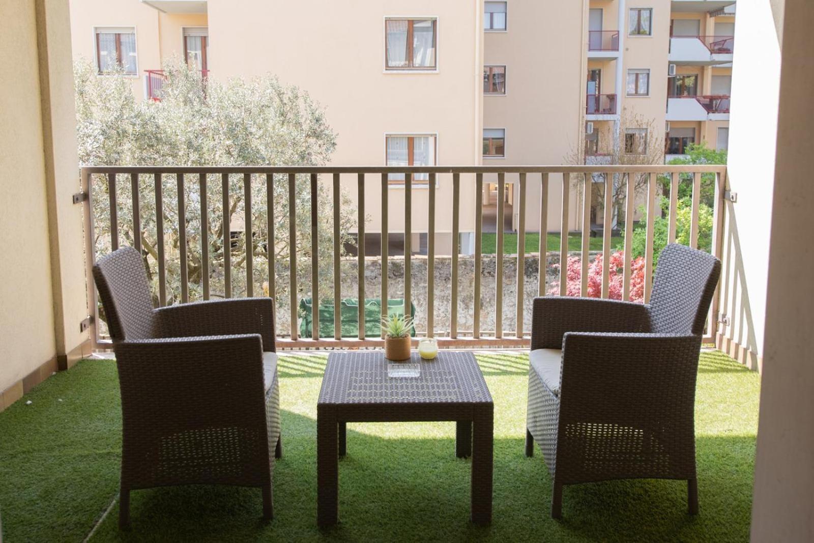 Отель Gardenhouse - Wifi And Garden Верона Экстерьер фото
