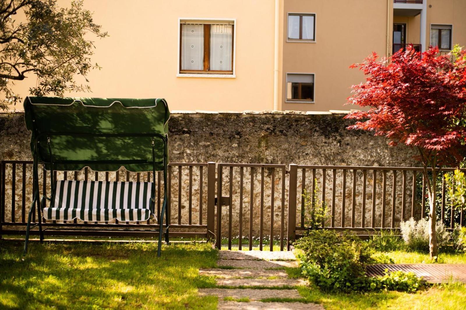 Отель Gardenhouse - Wifi And Garden Верона Экстерьер фото